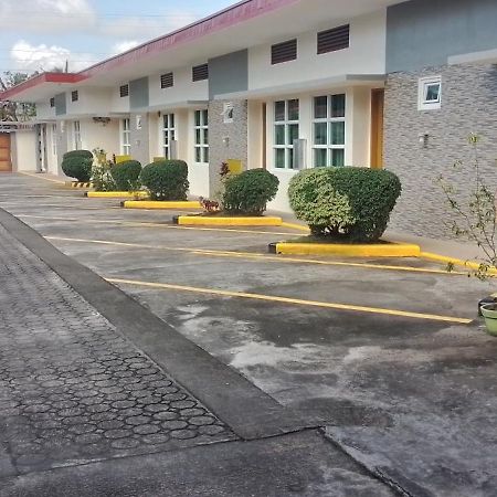 Alinchlo Hotel Legazpi Buitenkant foto