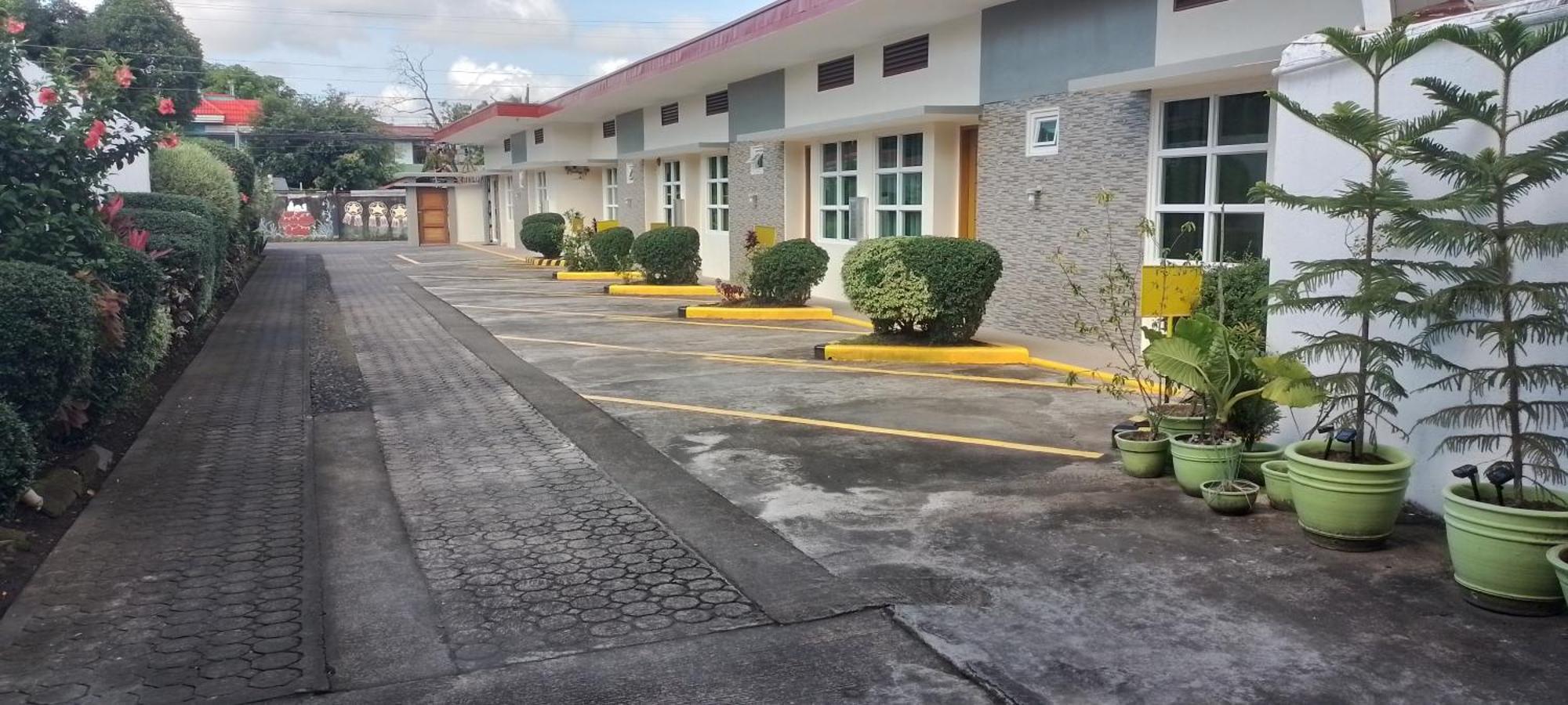 Alinchlo Hotel Legazpi Buitenkant foto